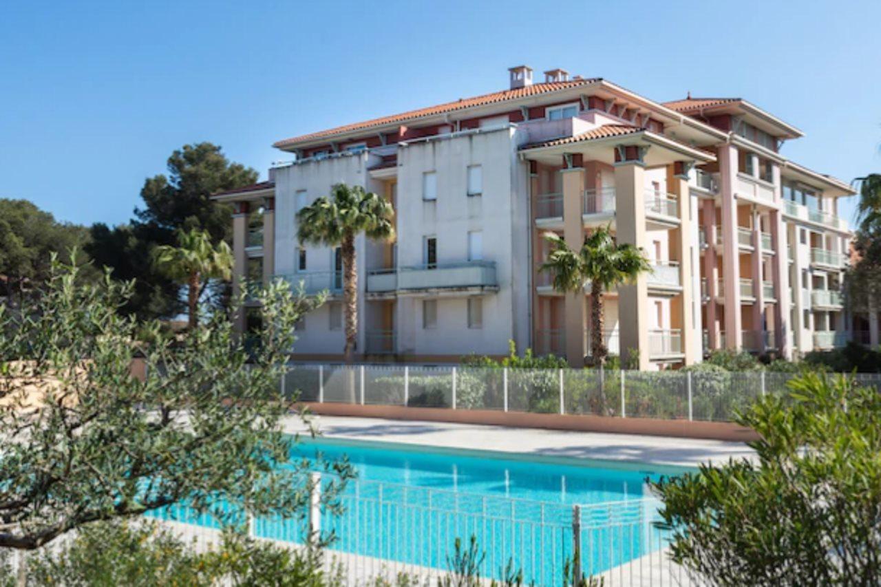 Vacanceole - Les Calanques Du Parc Frejus Exterior photo